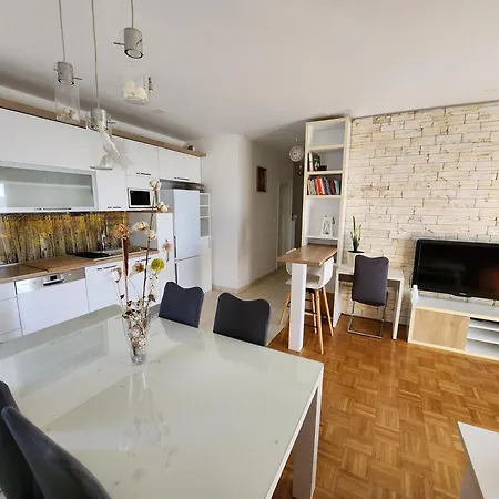 Maneo With Free Parking In Garage Apartman Split