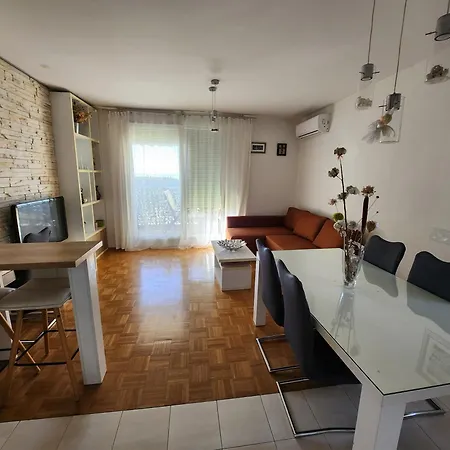 Maneo With Free Parking In Garage Apartman *