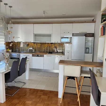 Apartman Maneo With Free Parking In Garage Split