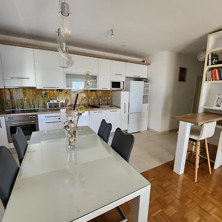 Apartman Maneo With Free Parking In Garage Split