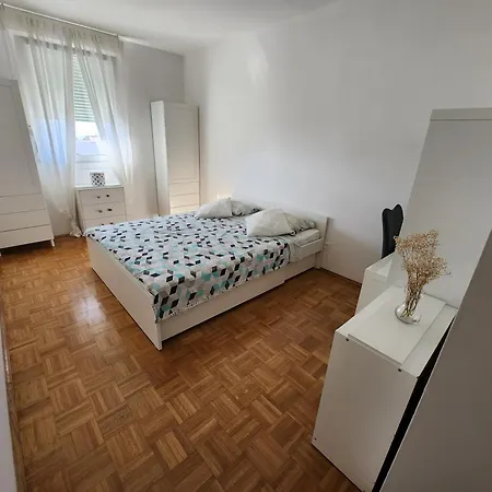 Maneo With Free Parking In Garage Apartman Split