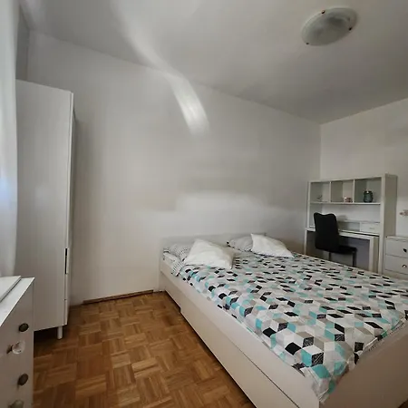 Maneo With Free Parking In Garage Apartman
