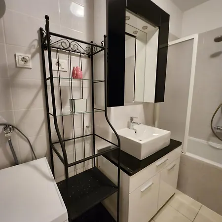 Maneo With Free Parking In Garage Apartman Split
