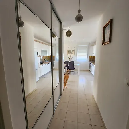 Maneo With Free Parking In Garage Apartment *